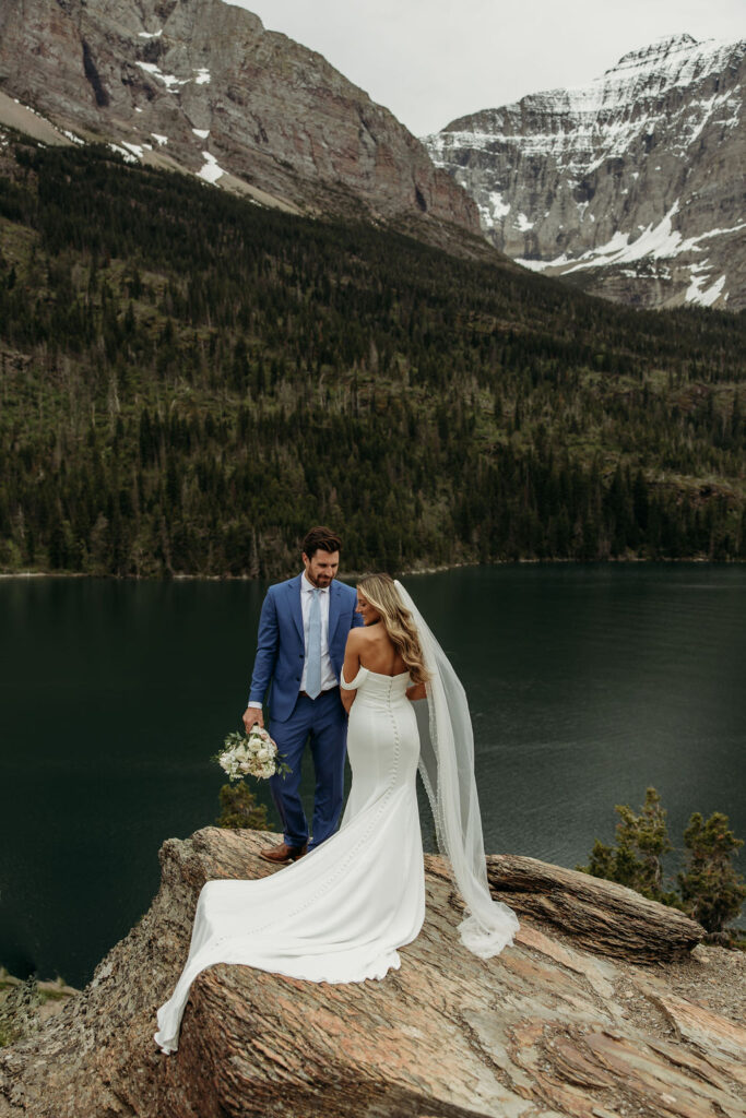 a destination elopement photoshoot in montana
