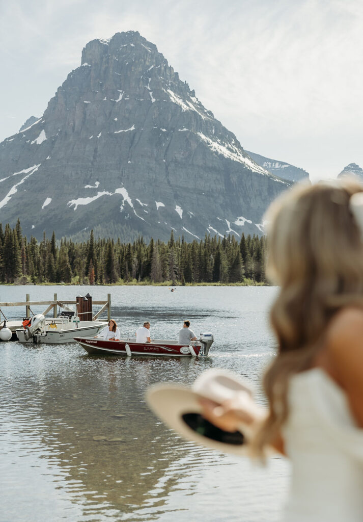 bride and groom photos in gap
