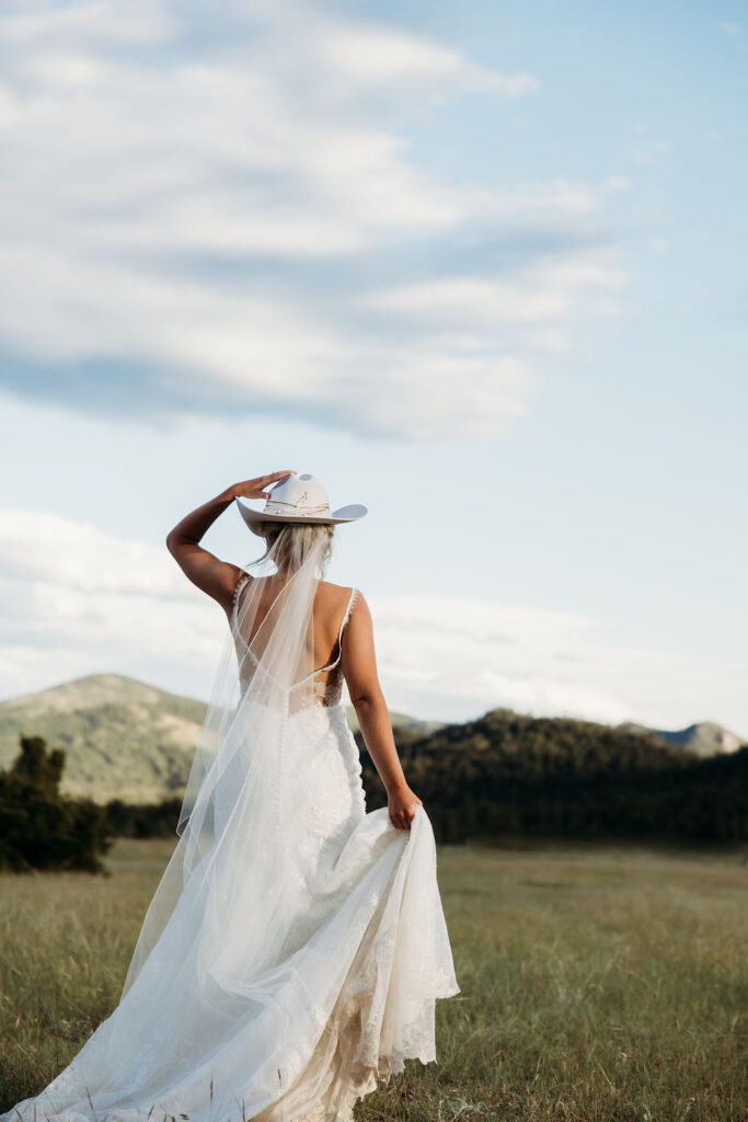 bride and groom posing for wedding portraits
