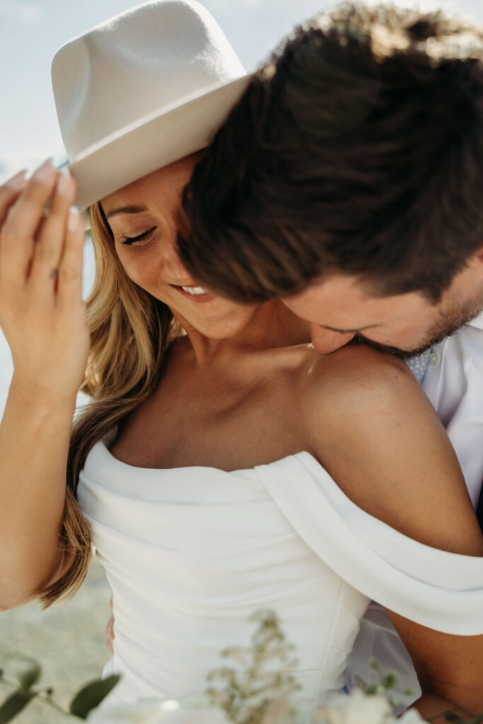 bride and groom photos in gap
