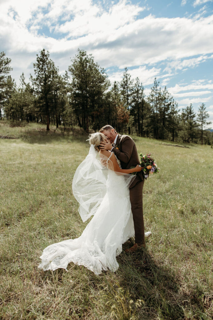 outdoor wedding photos for bride and groom
