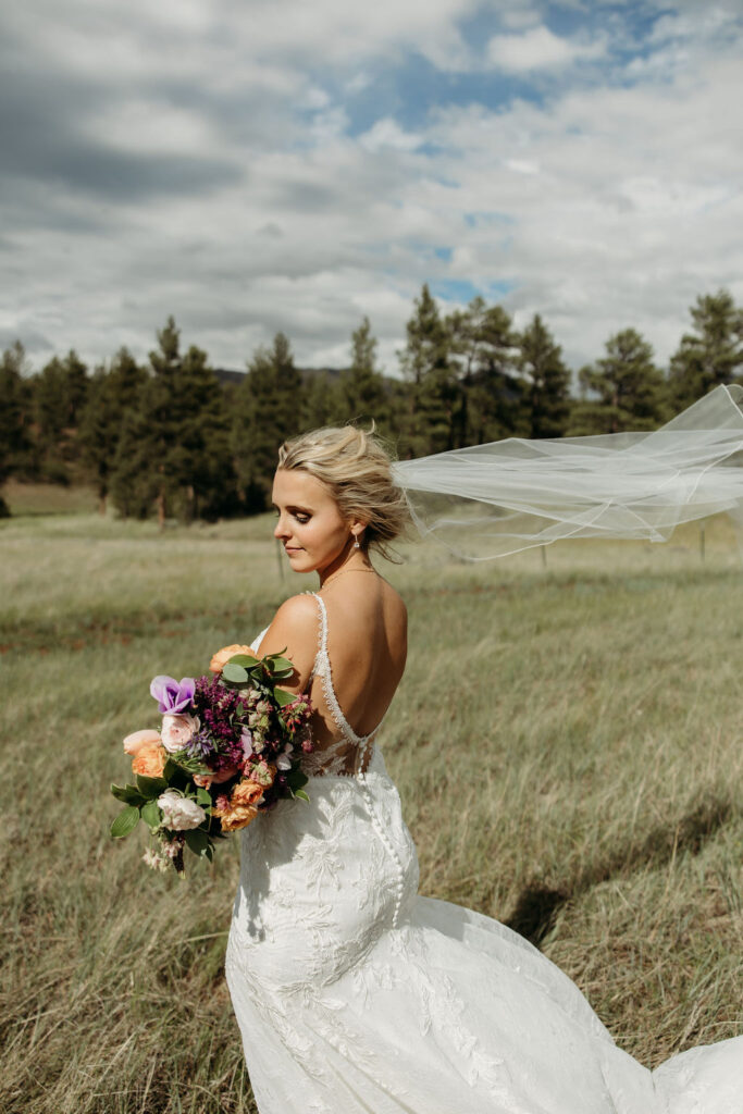 outdoor wedding photos for bride and groom
