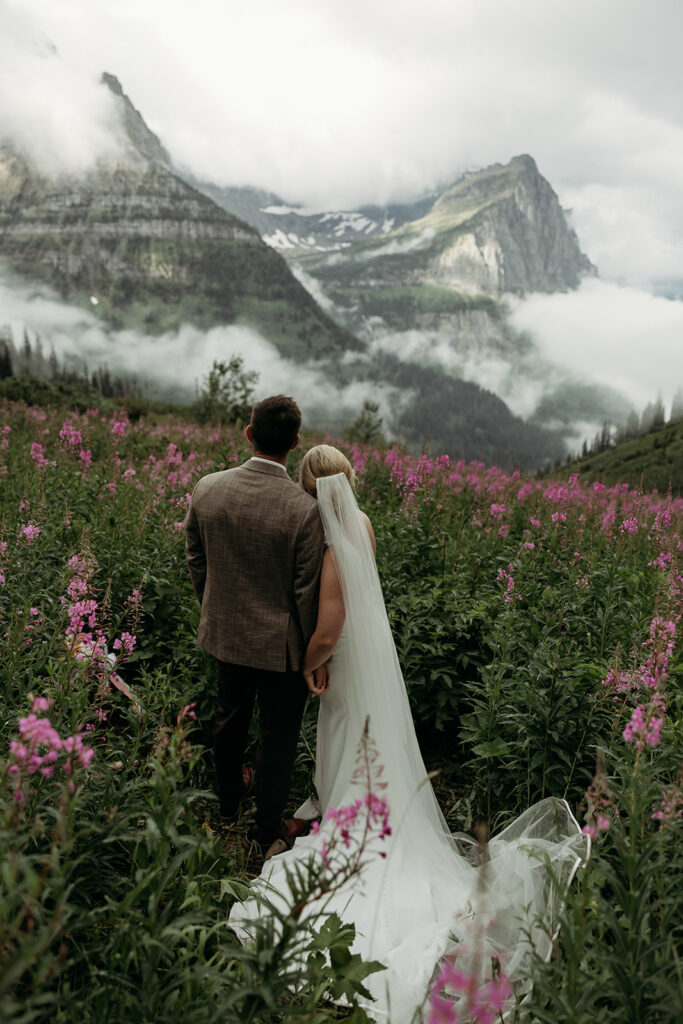 couple posing for elopement photos
