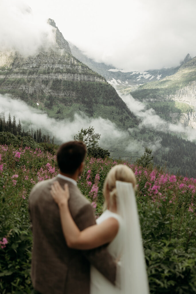 couple posing for elopement photos
