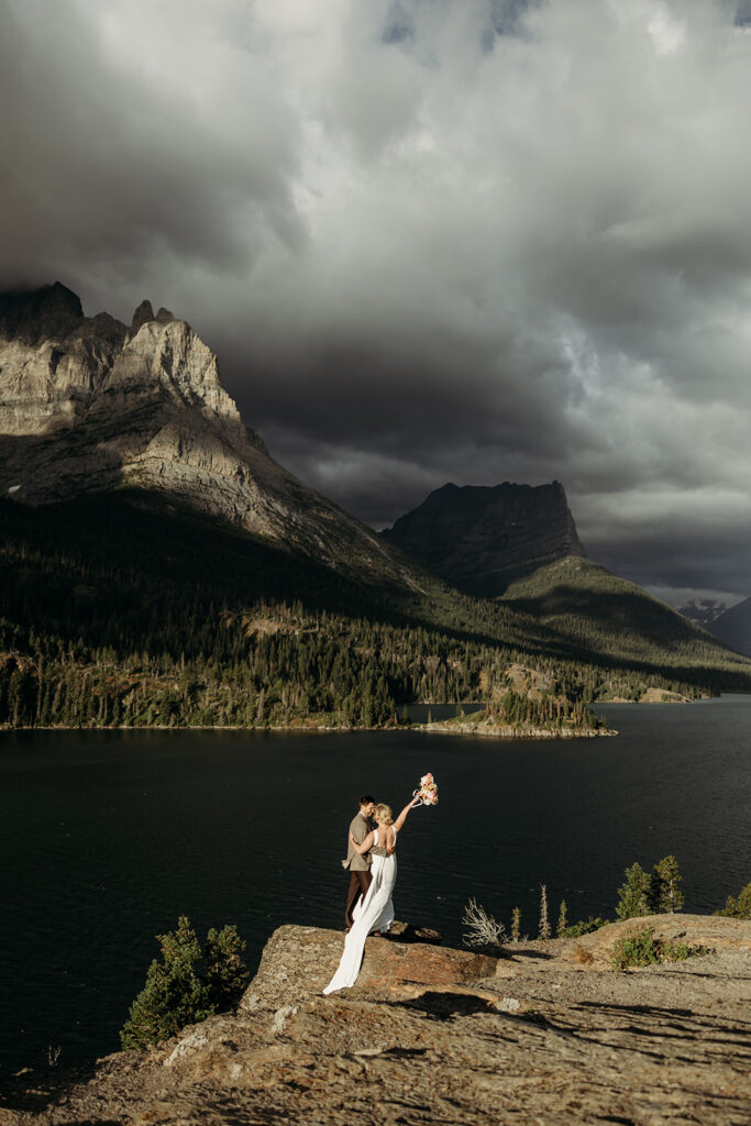 couple posing for elopement photos
