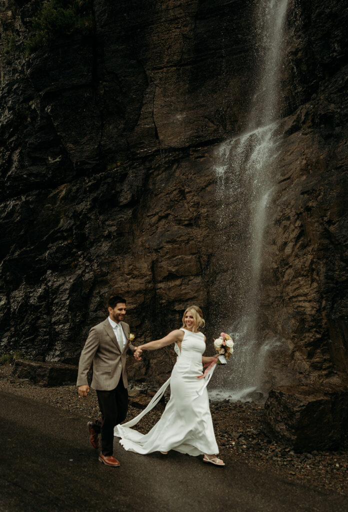 couple posing for elopement photos
