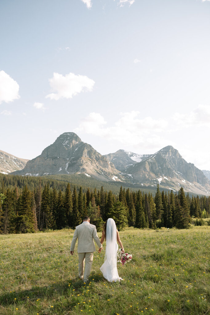 Couple sharing a kiss during their intimate Cut Bank Montana elopement
