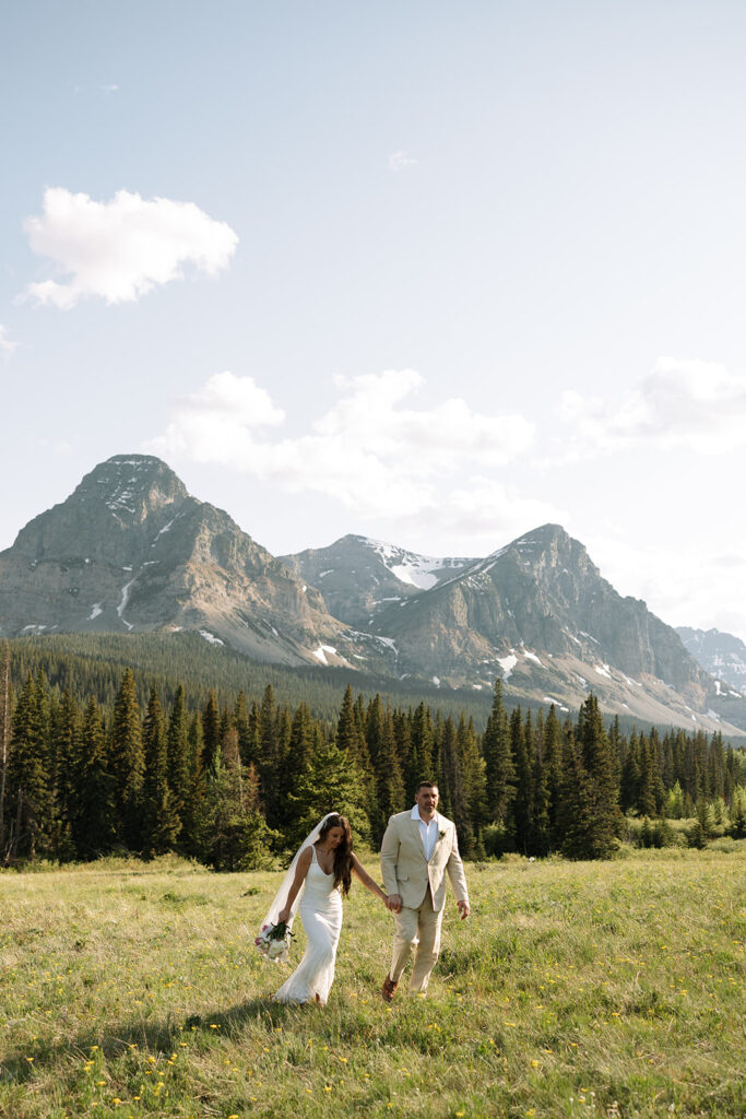 Couple sharing a kiss during their intimate Cut Bank Montana elopement
