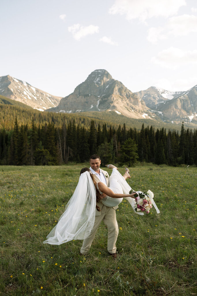 Couple sharing a kiss during their intimate Cut Bank Montana elopement
